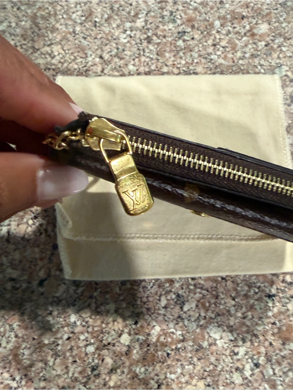Louis Vuitton Monogram Recto Verso - Picture 6 of 10